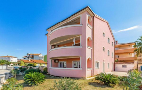 1 Bedroom Cozy Apartment In Medulin